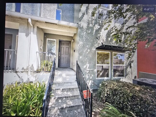 Foto del edificio - 3184 Bridgeway Dr