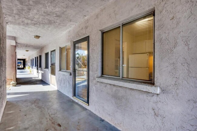 Foto del edificio - 3101 Bee Ridge Rd