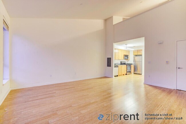 Building Photo - 888 7th St