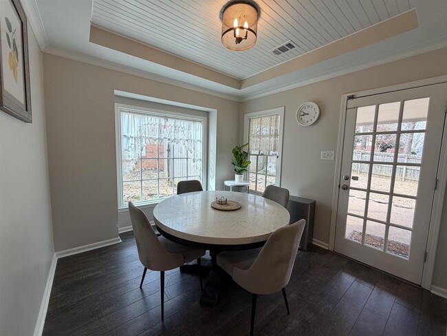 Building Photo - 1565 Dexter Run W