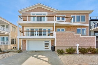 Building Photo - 416 W Bay Dr