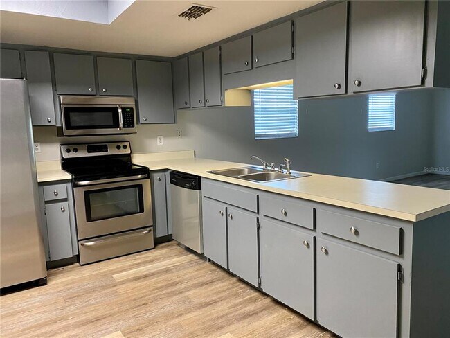 Building Photo - 2024 Cedar Run Dr
