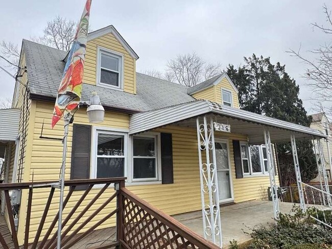 Foto del edificio - 316 Holy Cross Rd