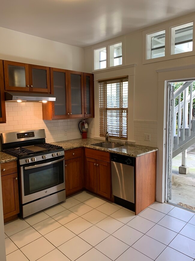 Building Photo - 442 Tehama St