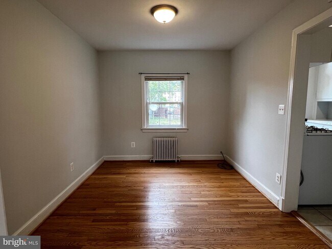Foto del edificio - 1051 N Monroe St