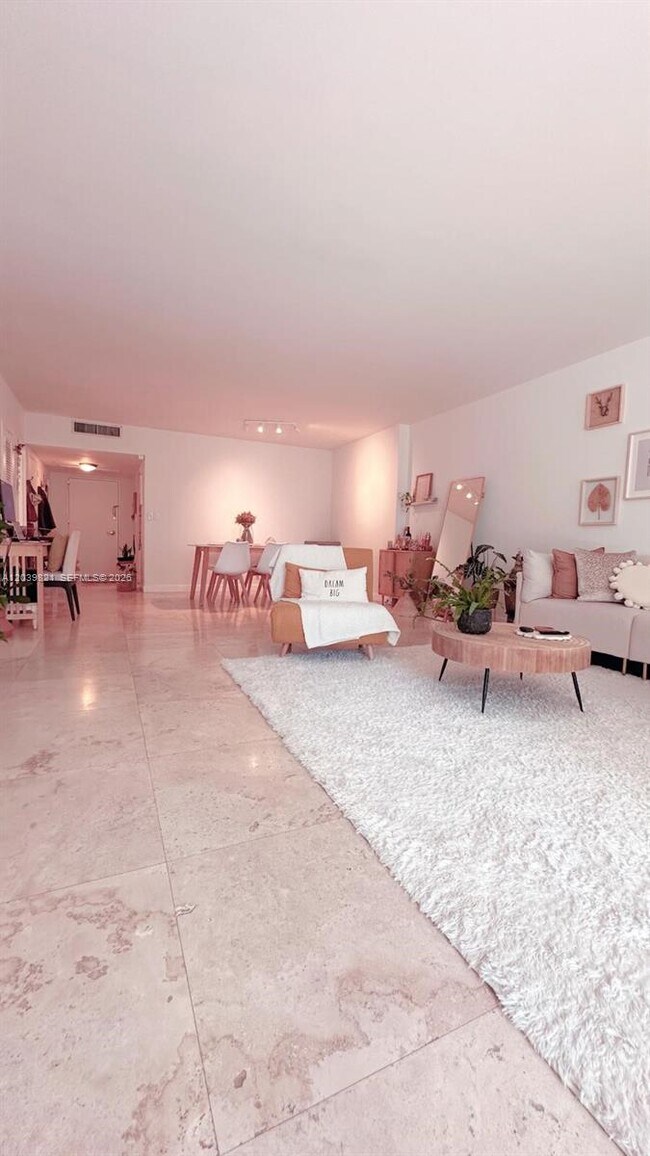 Foto del edificio - 5700 Collins Ave