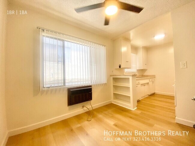 Building Photo - 638 N W Knoll Dr