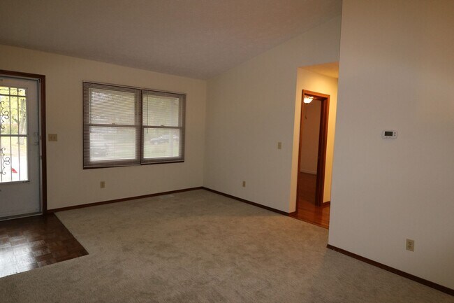 Foto del edificio - Two Master Suites and Two Bathroom Home