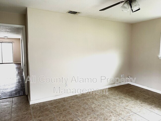 Building Photo - 1719 Patricia Dr