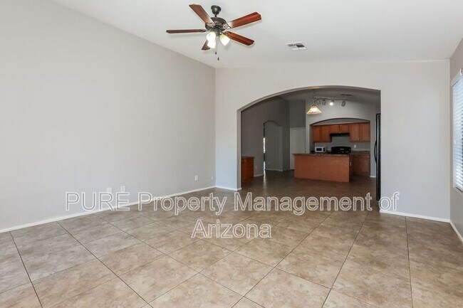 Foto del edificio - 1443 E Nancy Ave