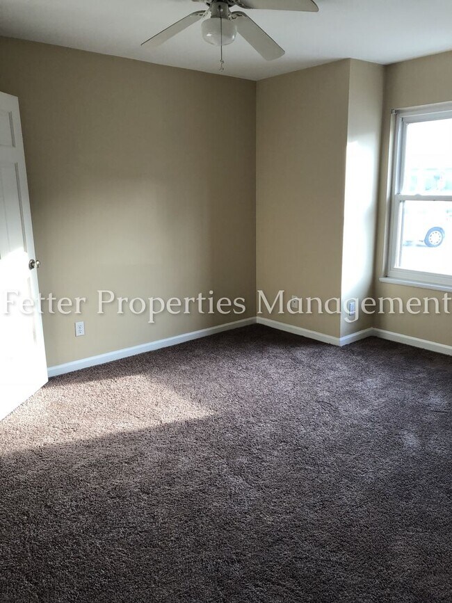 Building Photo - Nice East Side Condo