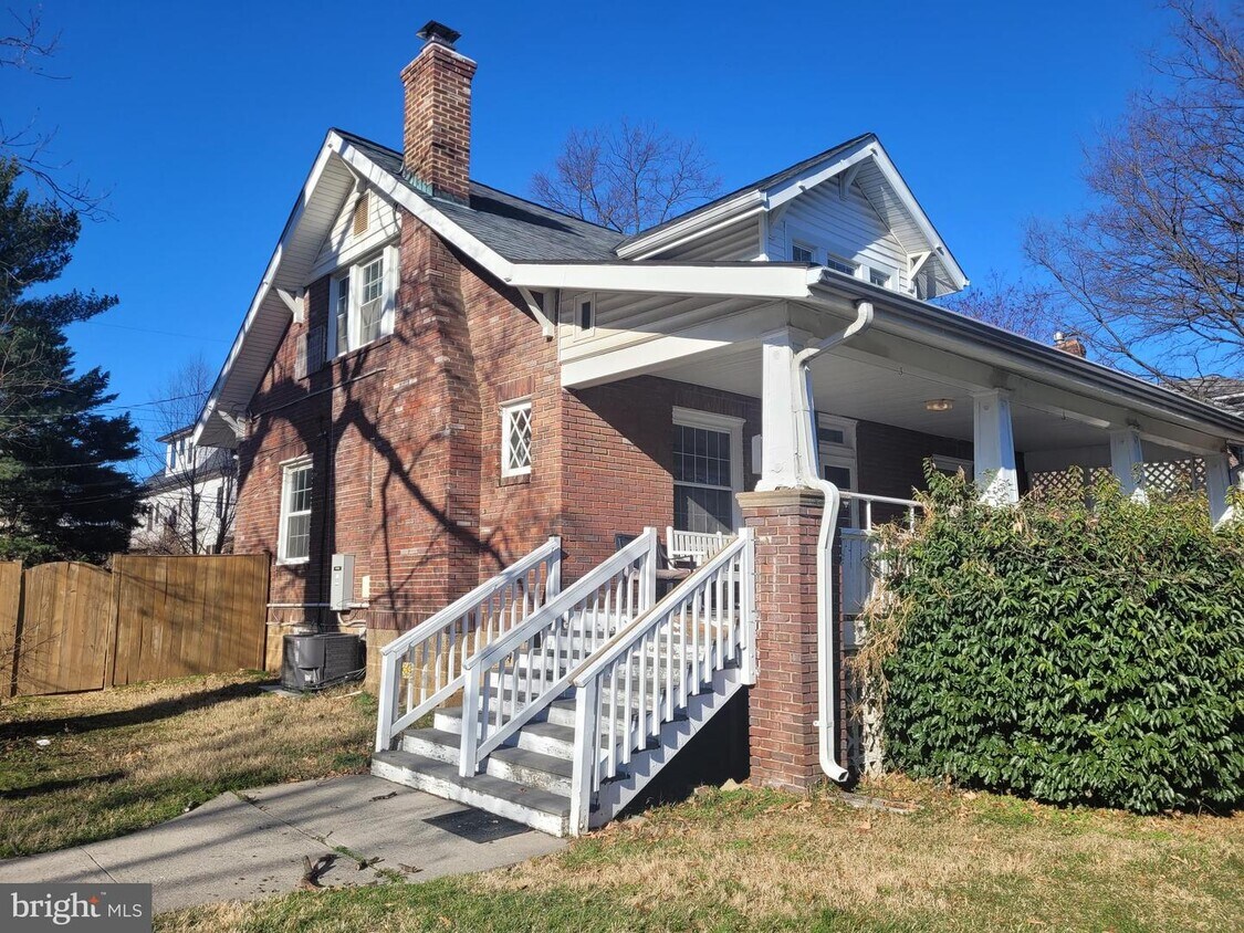 Building Photo - 1422 N Fillmore St
