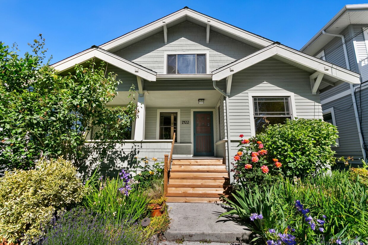 Primary Photo - Gorgeous Queen Anne Craftsman, Seattle- $5000