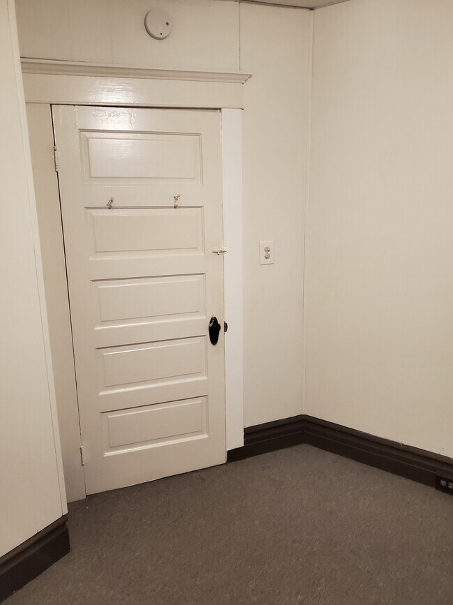 Building Photo - 408 Fayette St