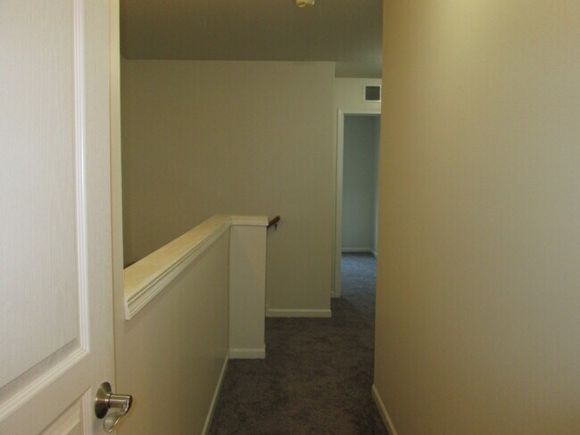 Building Photo - 137 Bristol Ln
