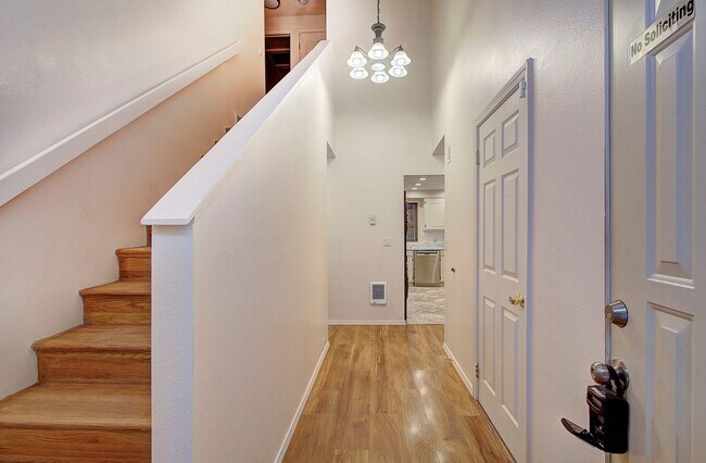 Foto del edificio - Bright 3 Bedroom 2 Bath Home in Pinebrook! Stainless Appliance Package
