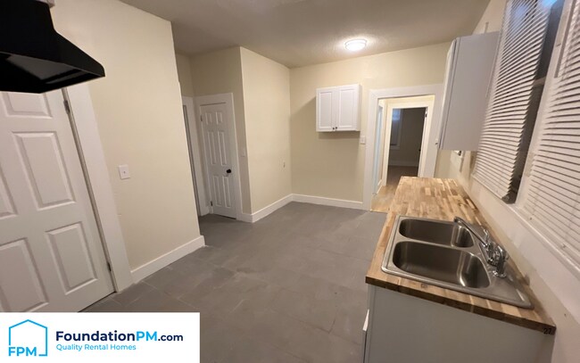 Building Photo - 1683 Walker Ave