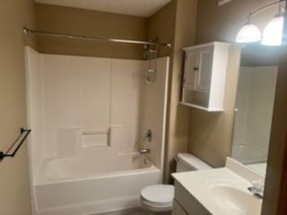 Building Photo - Well maintained rambler in Apple Valley
