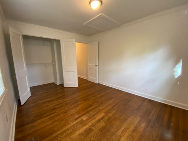 Building Photo - 3438 Draper Ave