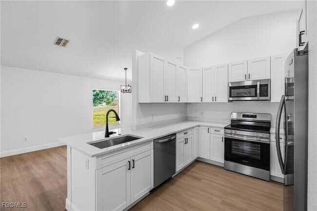 Foto del edificio - 323 NW 10th St