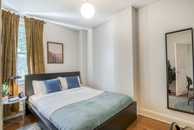 Building Photo - 424 Elm St NW