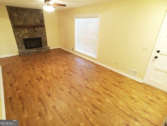 Foto del edificio - 5040 Woodland Dr NW