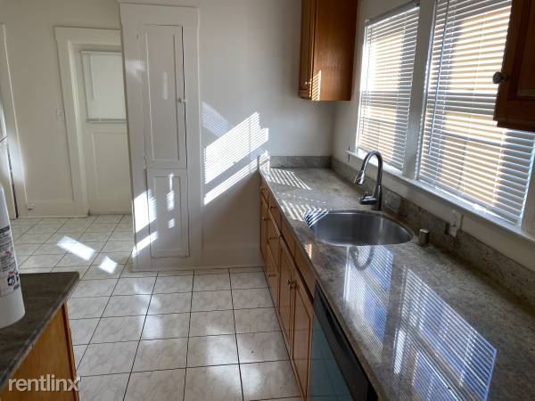 Building Photo - 1 br, 1 bath 4plex - 5716 Adeline St