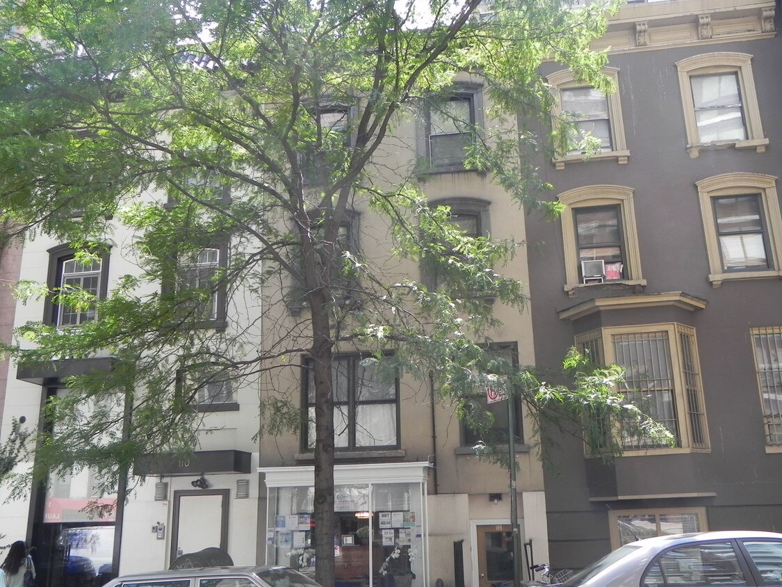 Foto principal - 108 E 31st St