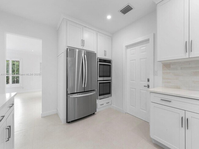 Foto del edificio - 6601 Riviera Dr