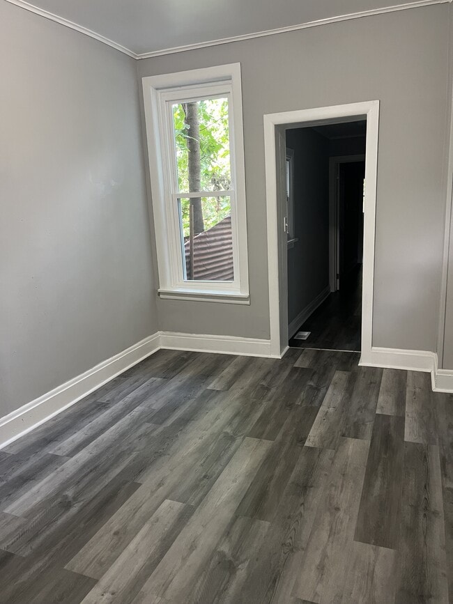 Photo - 322 E 11th St House