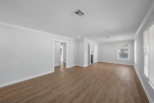 Building Photo - 2416 Lake Air Dr