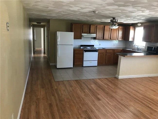 Foto del edificio - 1282 Chalkstone Ave