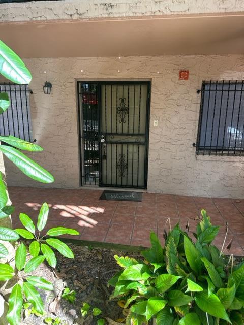 Building Photo - 1540 Riverside Dr