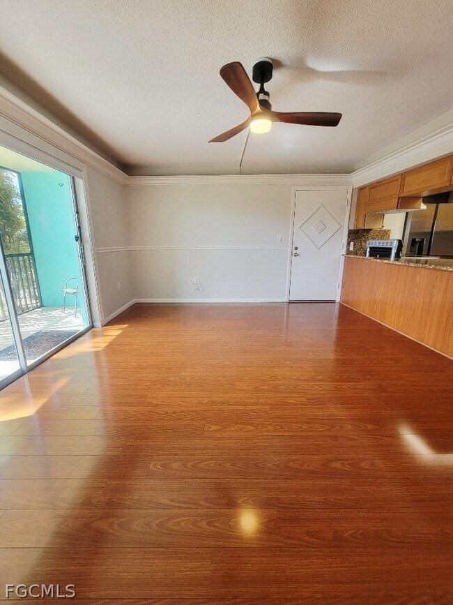 Foto del edificio - 1372 Archer St