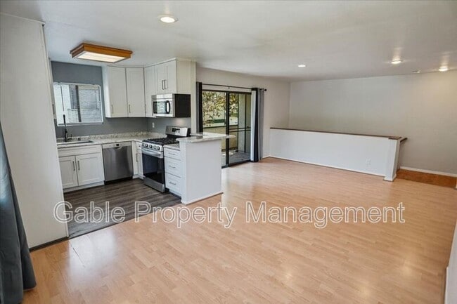 Foto del edificio - 23530 Newhall Ave