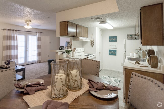 2BR, 2BA - 916SF - Cimarron Pointe Apts.
