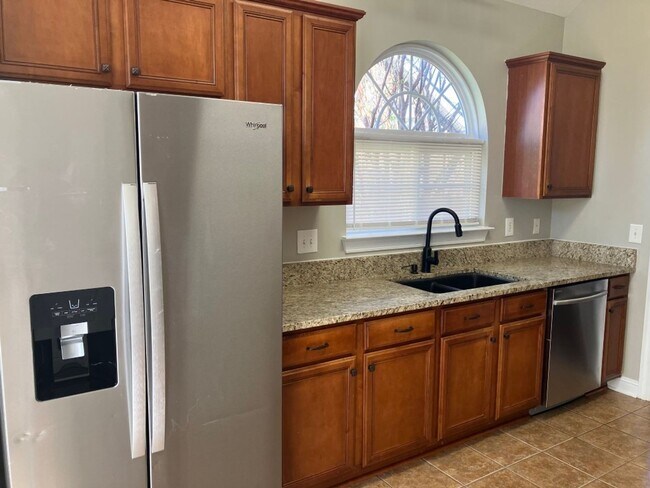 Building Photo - 4BR Brentwood Retreat.  $1500 Rent Concession