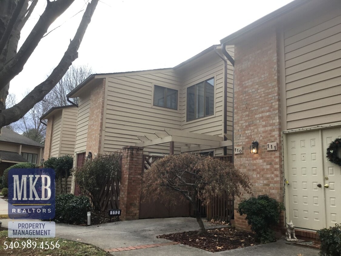 Primary Photo - Beautiful Condo in Windward 3 Bedrooms and...