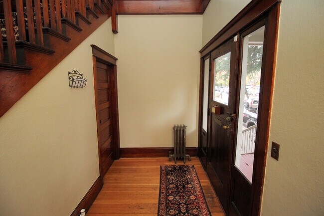 Building Photo - 2147 NW Glisan St