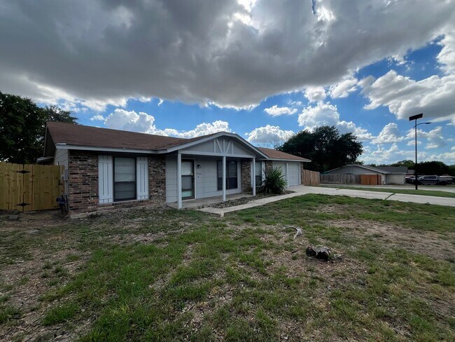 Building Photo - 7102 Glen Point Dr