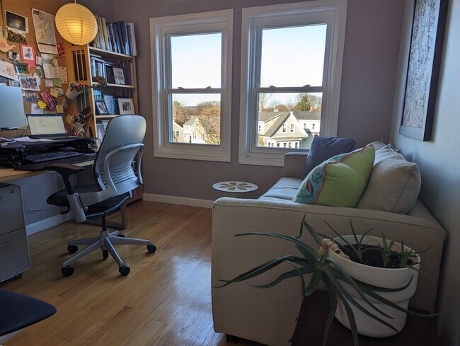 Foto del edificio - 2456 Massachusetts Ave