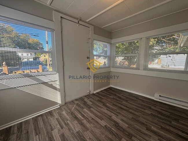 Building Photo - West Side, Close to the Airport, 1 Bedroom...