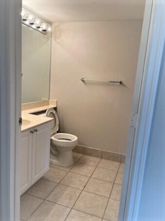 Bathroom - 400 Crestwood Ct N