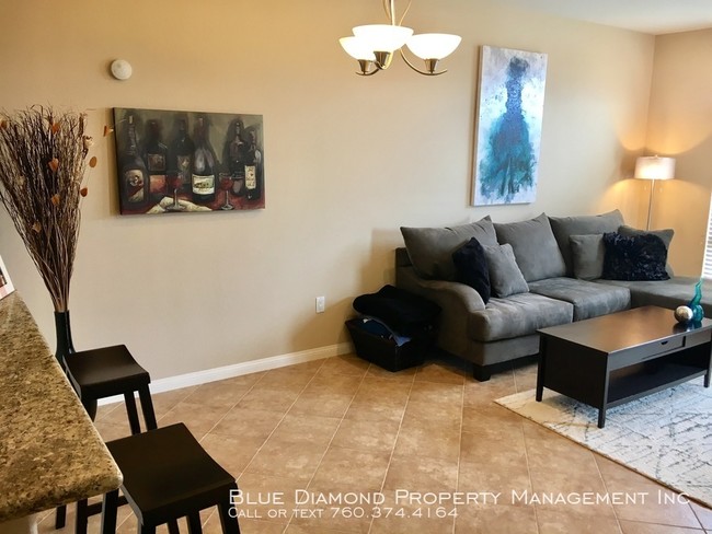 Building Photo - 1 BR, 1 BA top floor condo in Pell Place