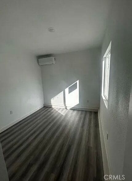 Building Photo - 648 E Cerritos St