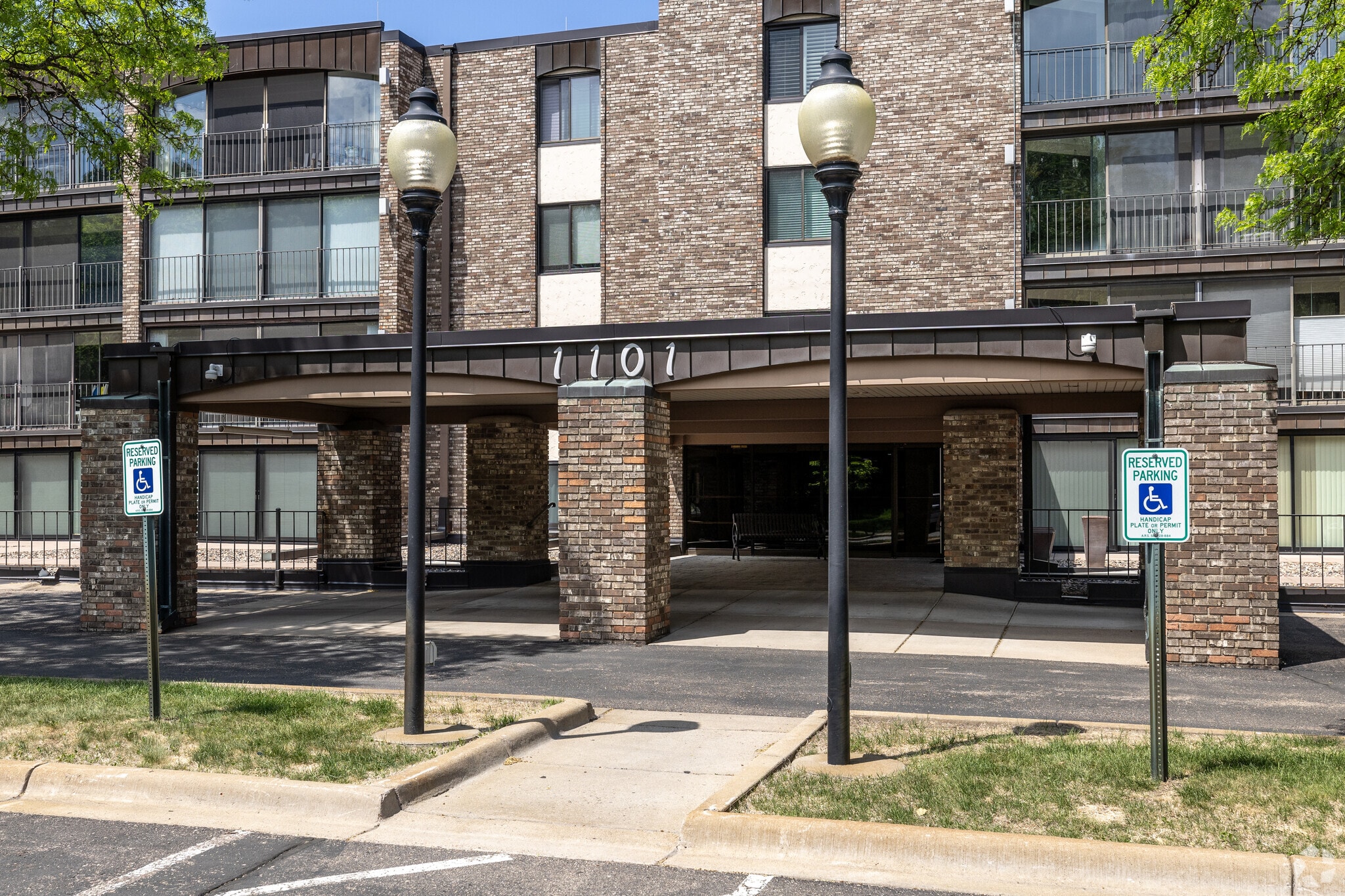 Lexington Riverside Condominiums