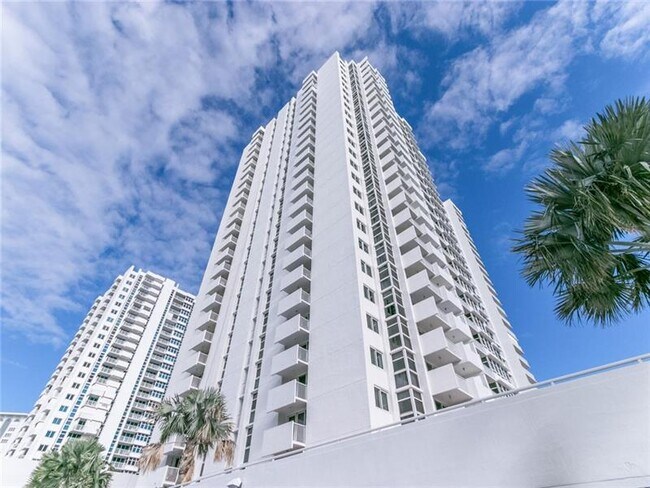 Building Photo - 1370 S Ocean Blvd