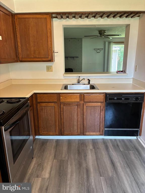 Building Photo - 201 Villa Knoll Ct
