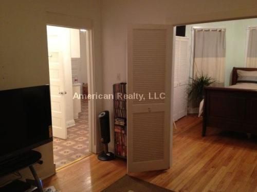 Foto del edificio - 5749 N Ridge Ave