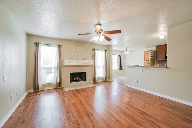 Foto del edificio - 13723 Rural Oak St